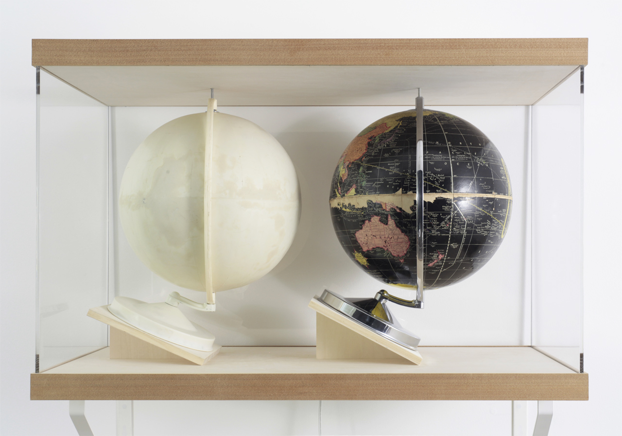 'Balls' mixed media (globe, putty,plexiglass) 840×540×424 mm 2005–2013　